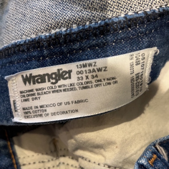 Wrangler Shorts. 33X34 - Picture 3 of 3